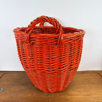 Vintage oranje rieten mand