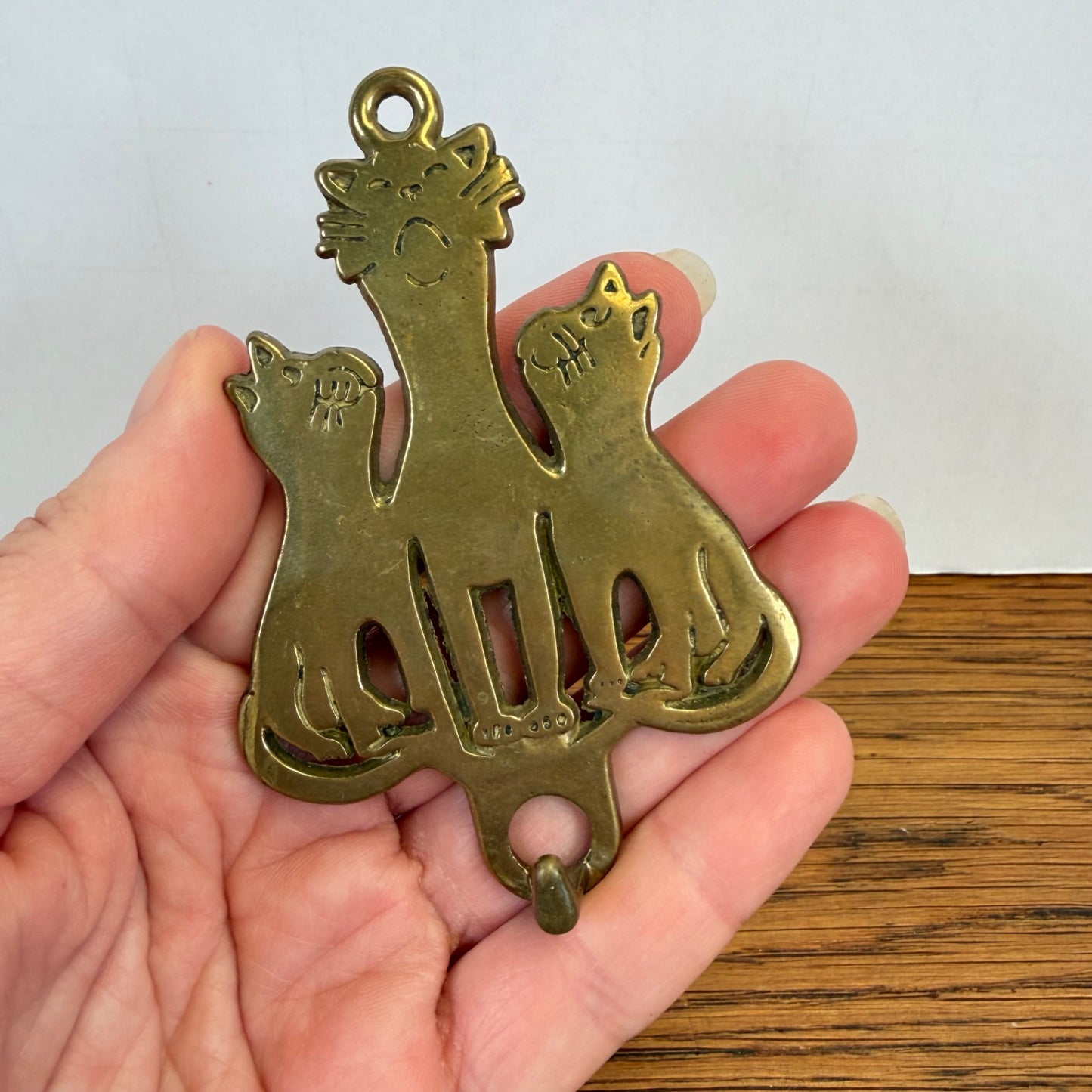 Vintage messing haakje drie katten
