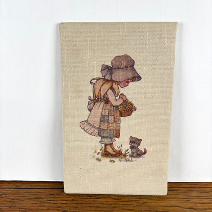 Vintage stoffen muurhanger Sarah Kay meisje met kat