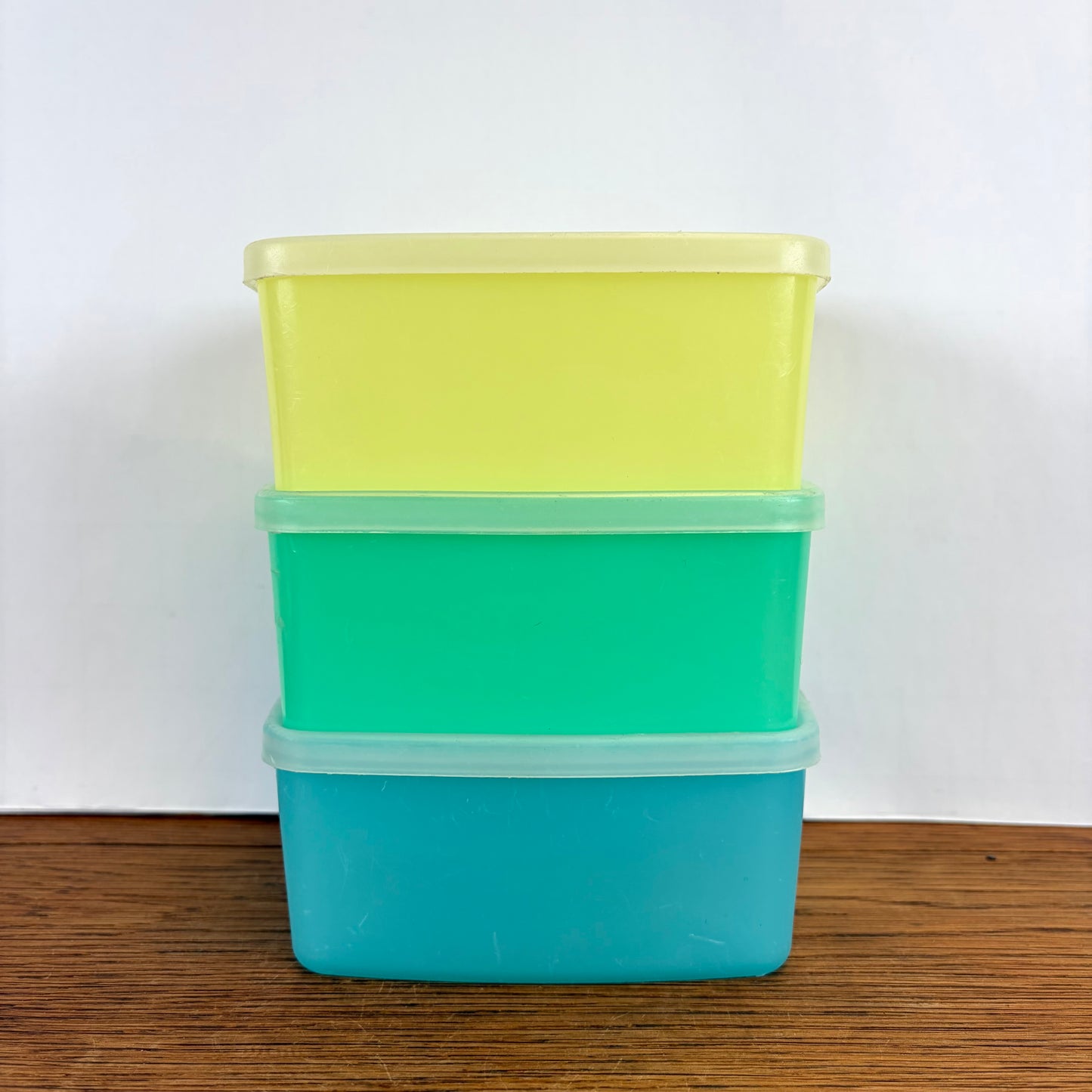 Vintage Tupperware bakjes pastel geel, groen en blauw