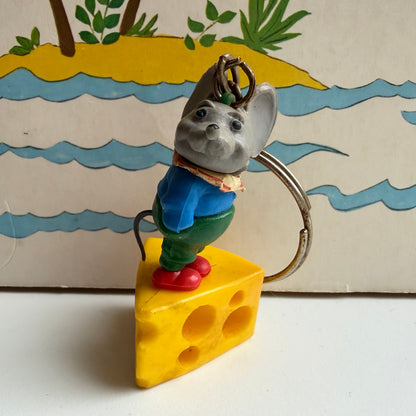 Vintage sleutelhanger muis op kaas