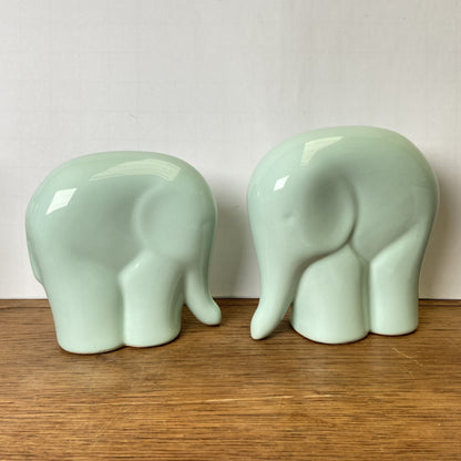 Setje van 2 pastel groene olifanten
