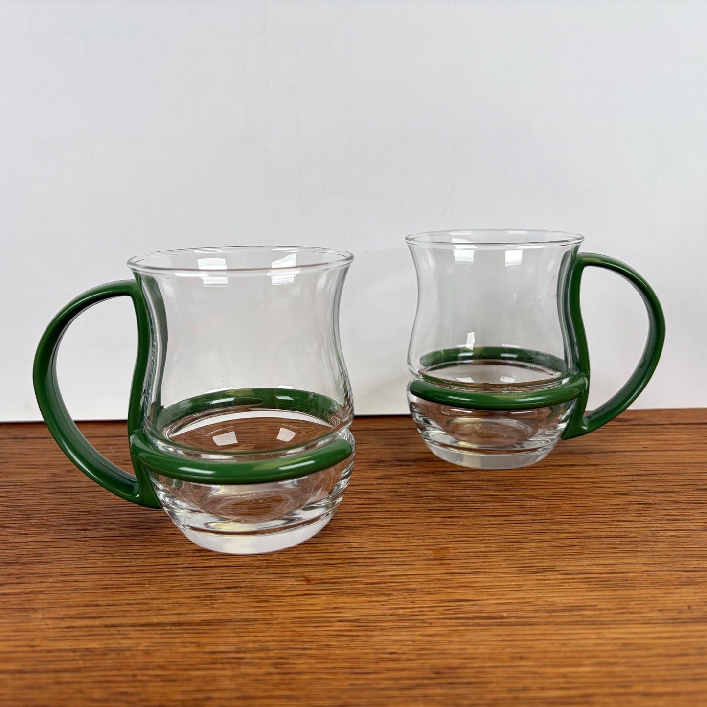 Vintage theeglazen groene houder