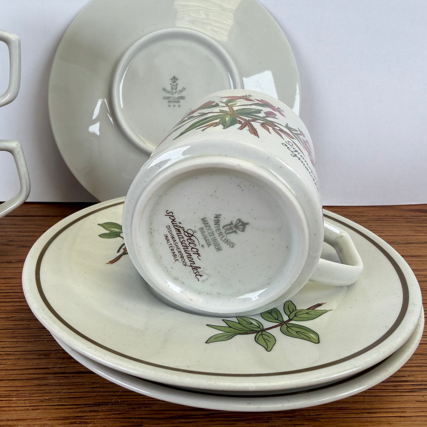 Wilde bloemen kop en schotels Douwe Egberts