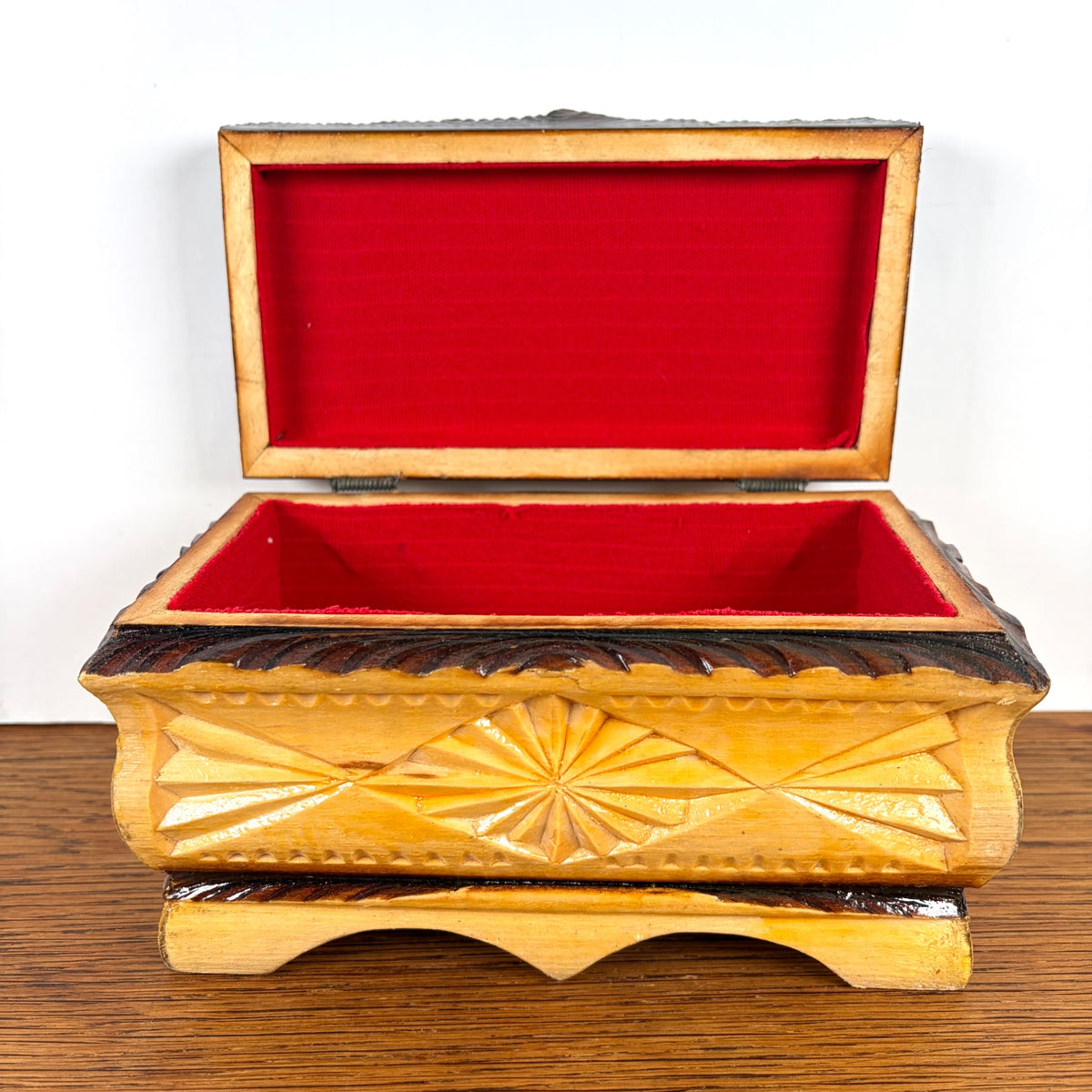 Vintage houten sieradendoos