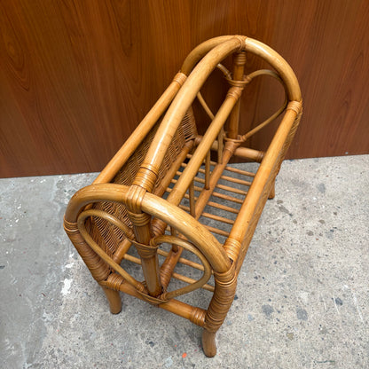 Vintage rotan krantenbak