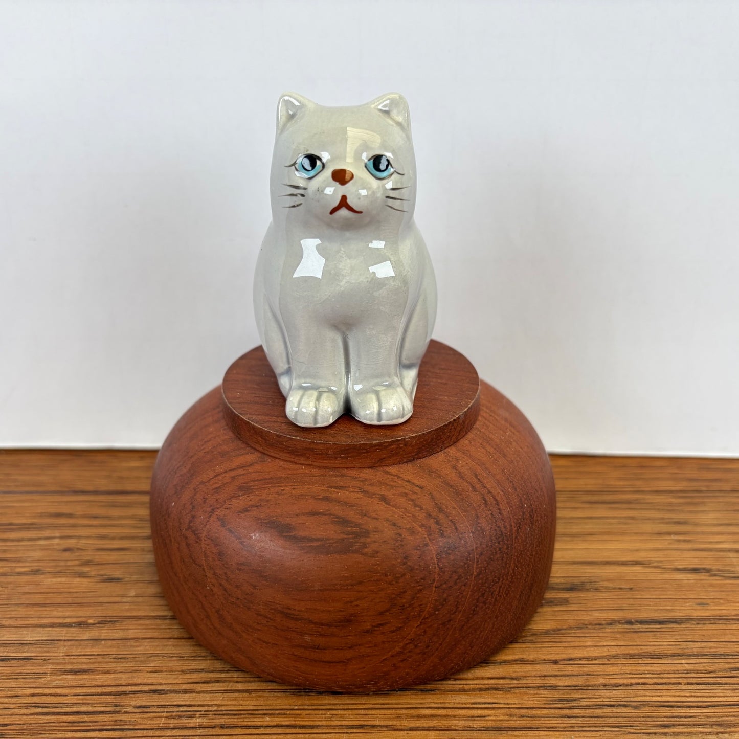 Vintage grijs keramiek kattenbeeldje