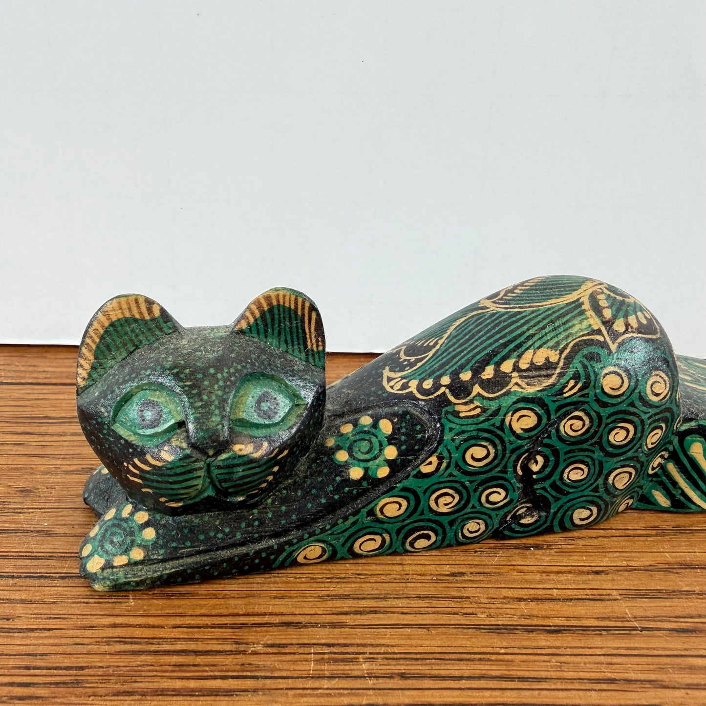 Houten deurstopper liggende kat