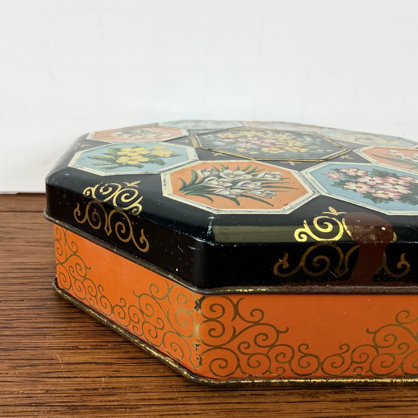 Vintage 8 hoekig blikje bloemen