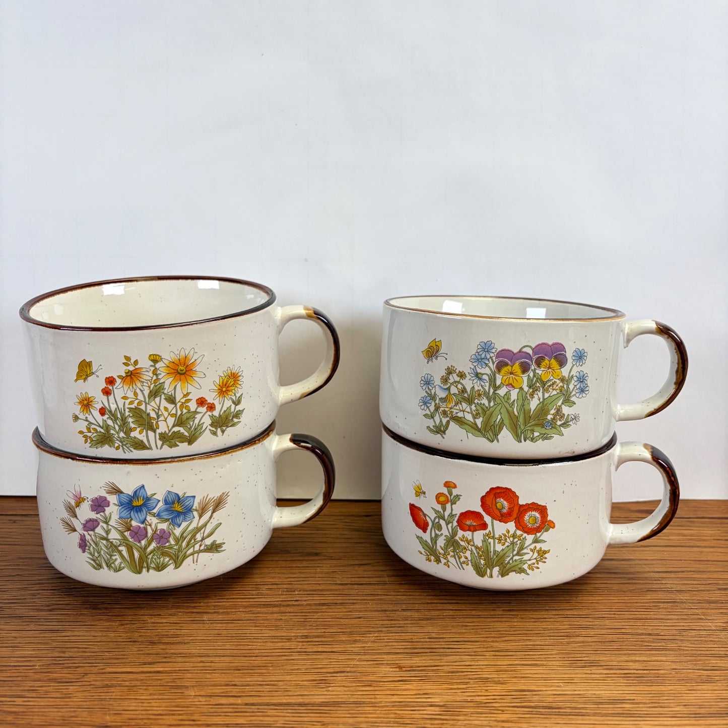Vintage soepkommen wilde bloemen