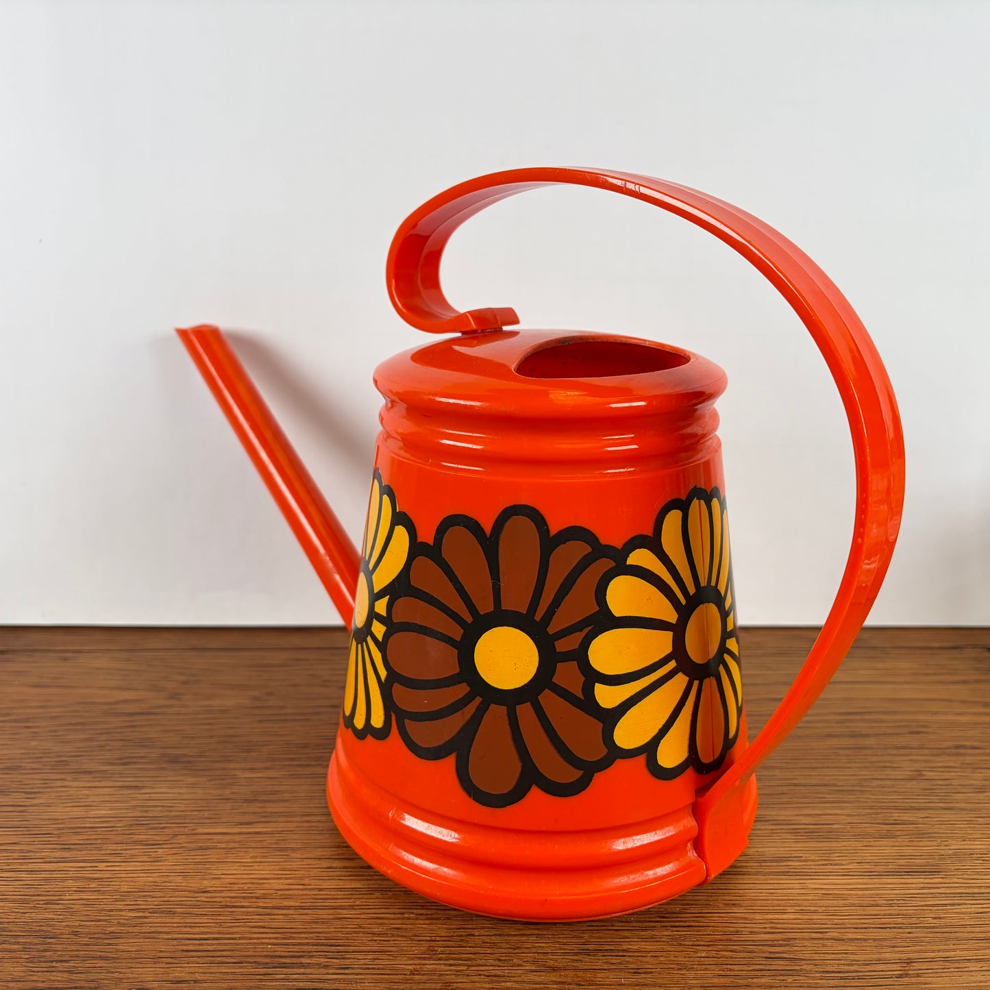 Vintage oranje Emsa gieter