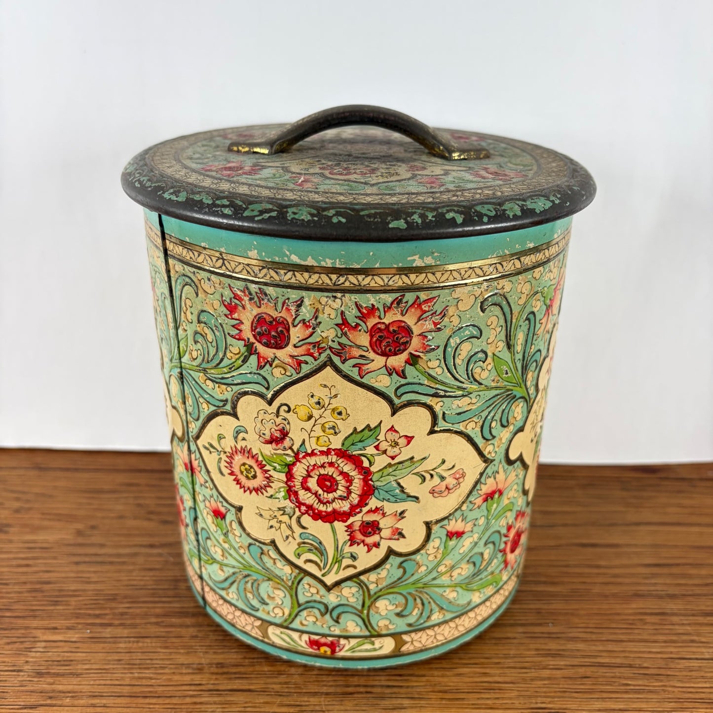 Vintage bloemen blik met relief