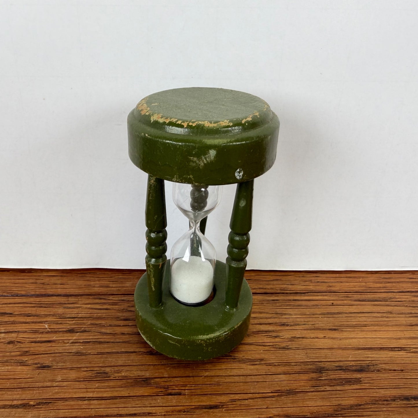 Vintage groene houten zandloper