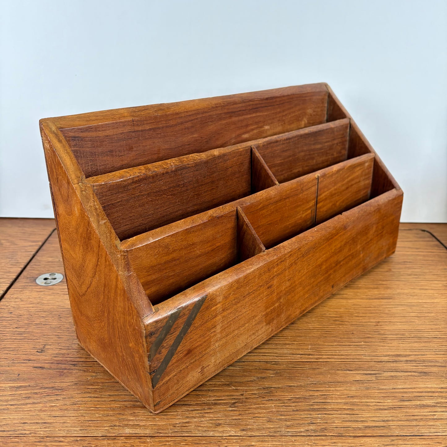 Vintage houten brievenstandaard