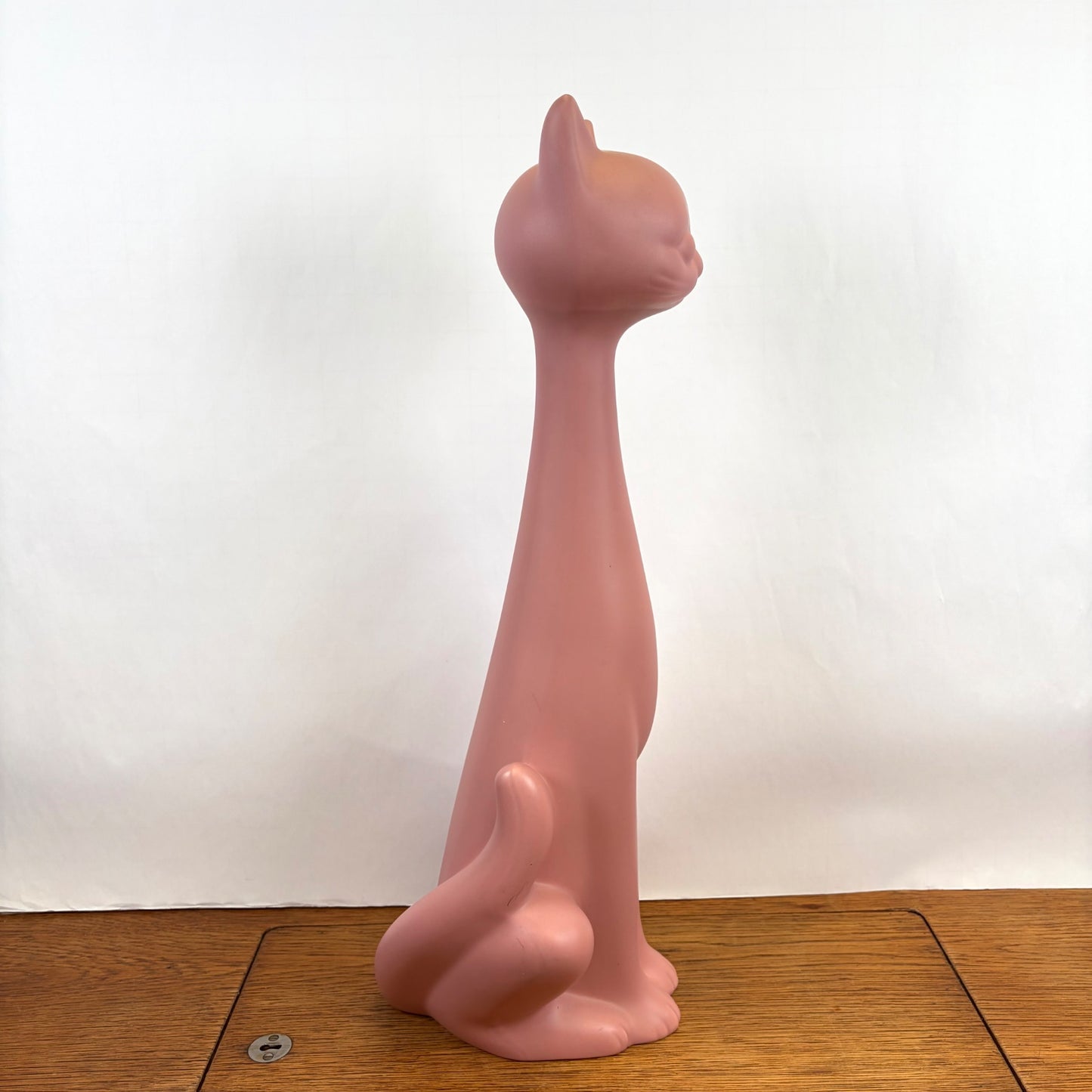 Vintage grote roze keramiek kat staand