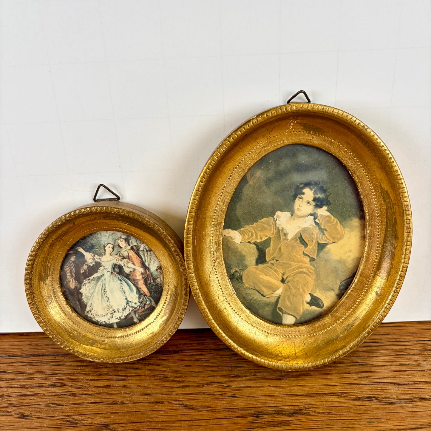 2 vintage goudkleurige lijstjes