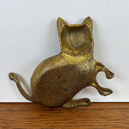 Vintage messing schaaltje liggende kat