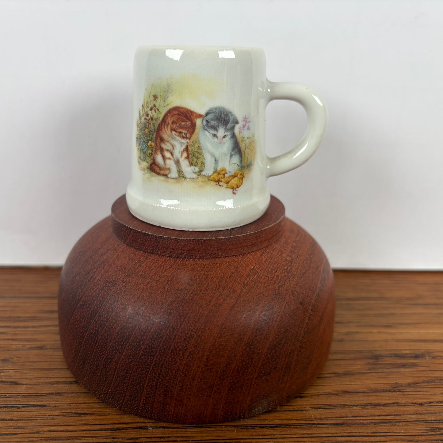 Kleine bierpul met 2 katten