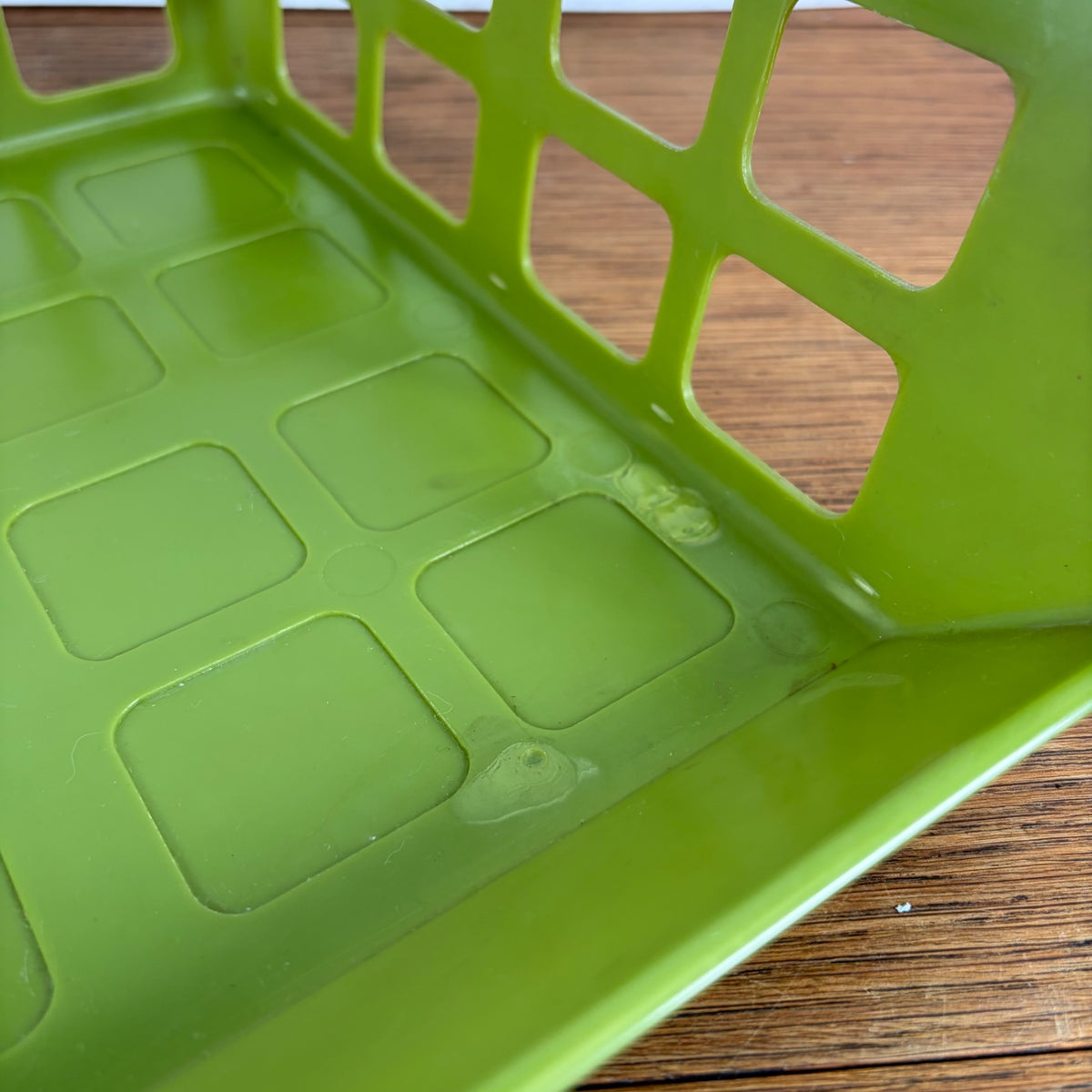 Vintage groen plastic hangmandje kast jaren 70