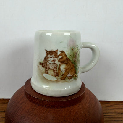 Kleine bierpul hond en kat