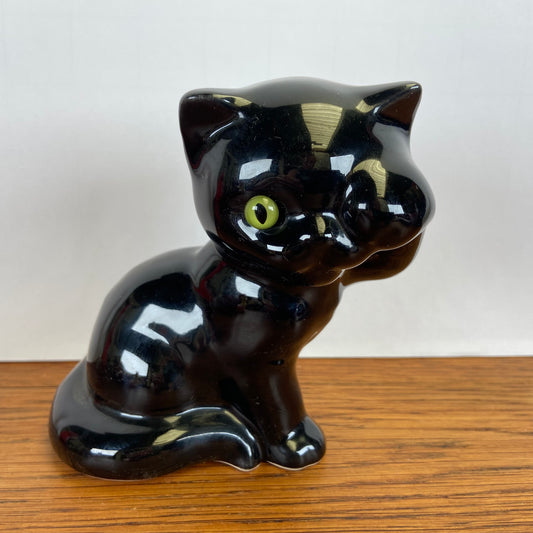 Vintage zwart katje met groene ogen