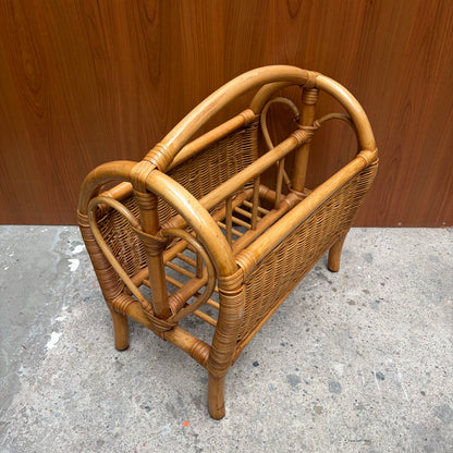 Vintage rotan krantenbak