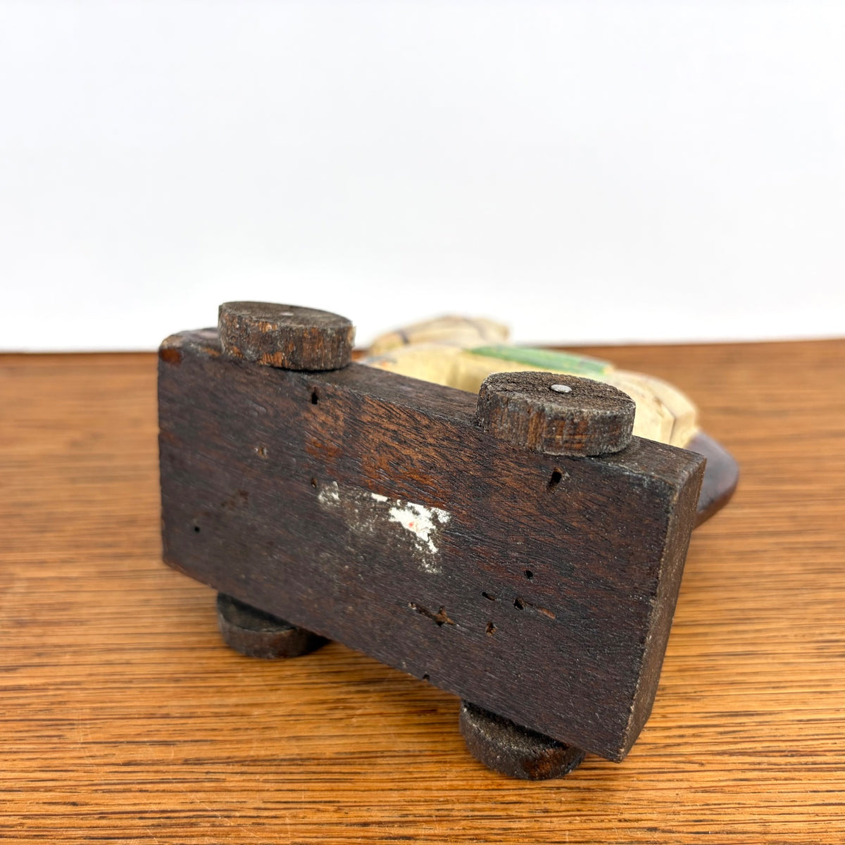 Vintage houten paardje op wieltjes