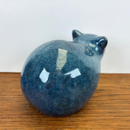 Vintage blauw geglazuurde keramieken kat