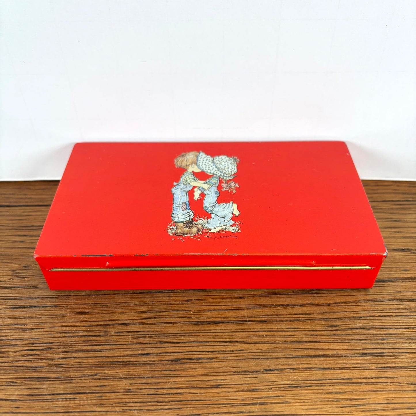 Vintage Sarah Kay blikje rood