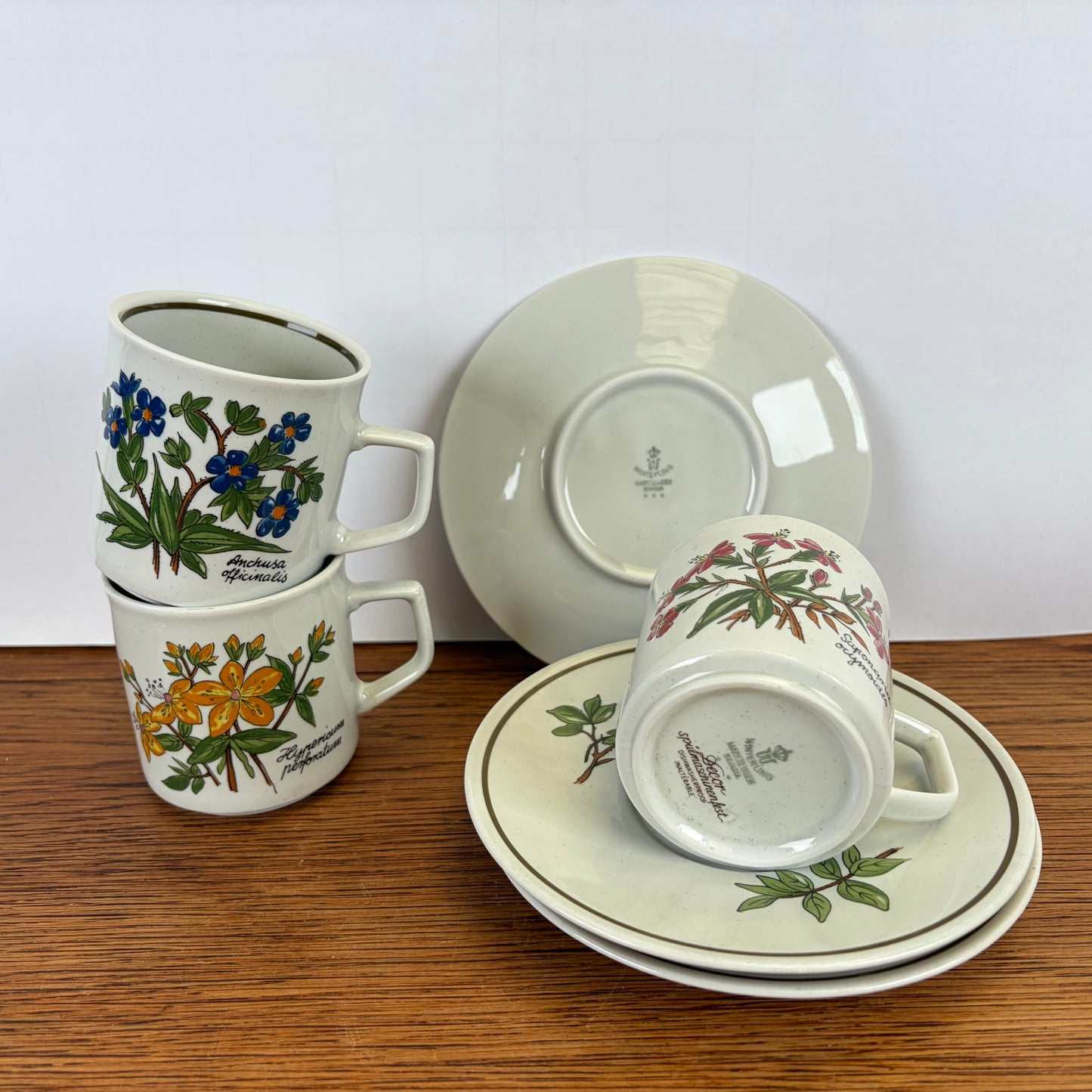 Wilde bloemen kop en schotels Douwe Egberts