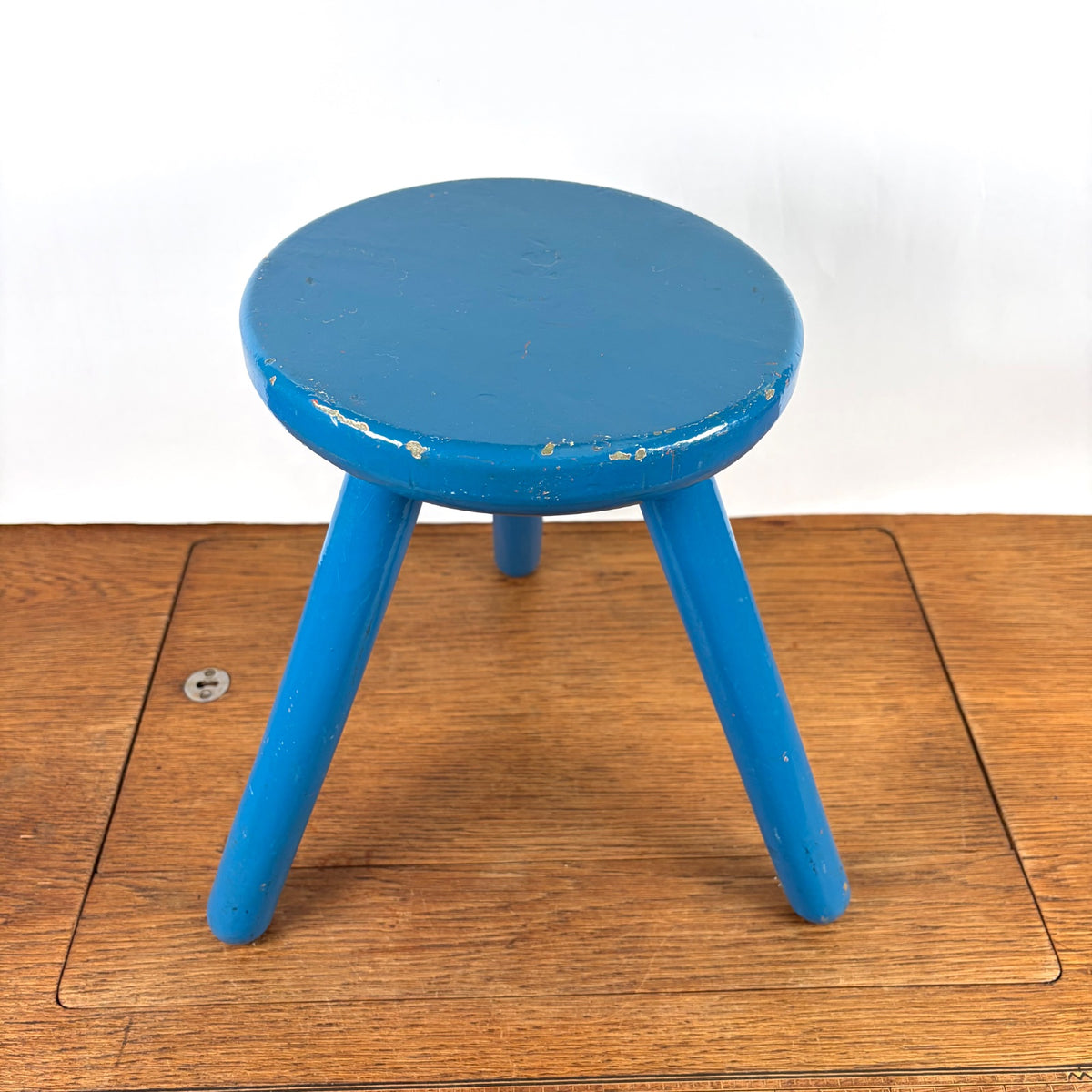 Vintage houten krukje blauw drie poot