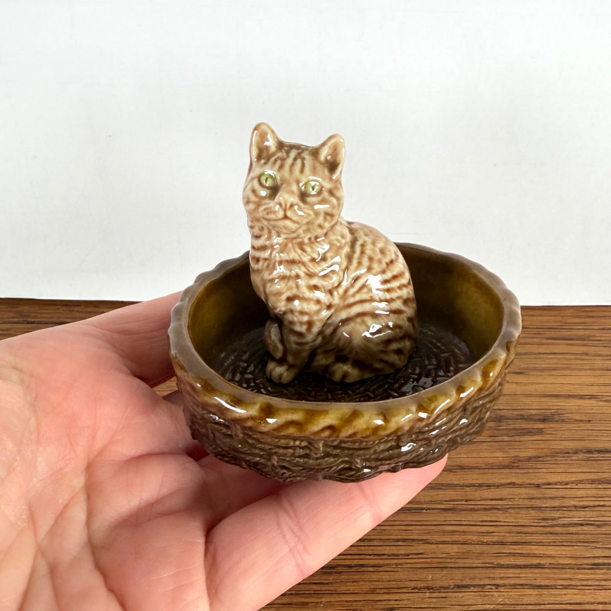 Vintage kat in mandje Wade England