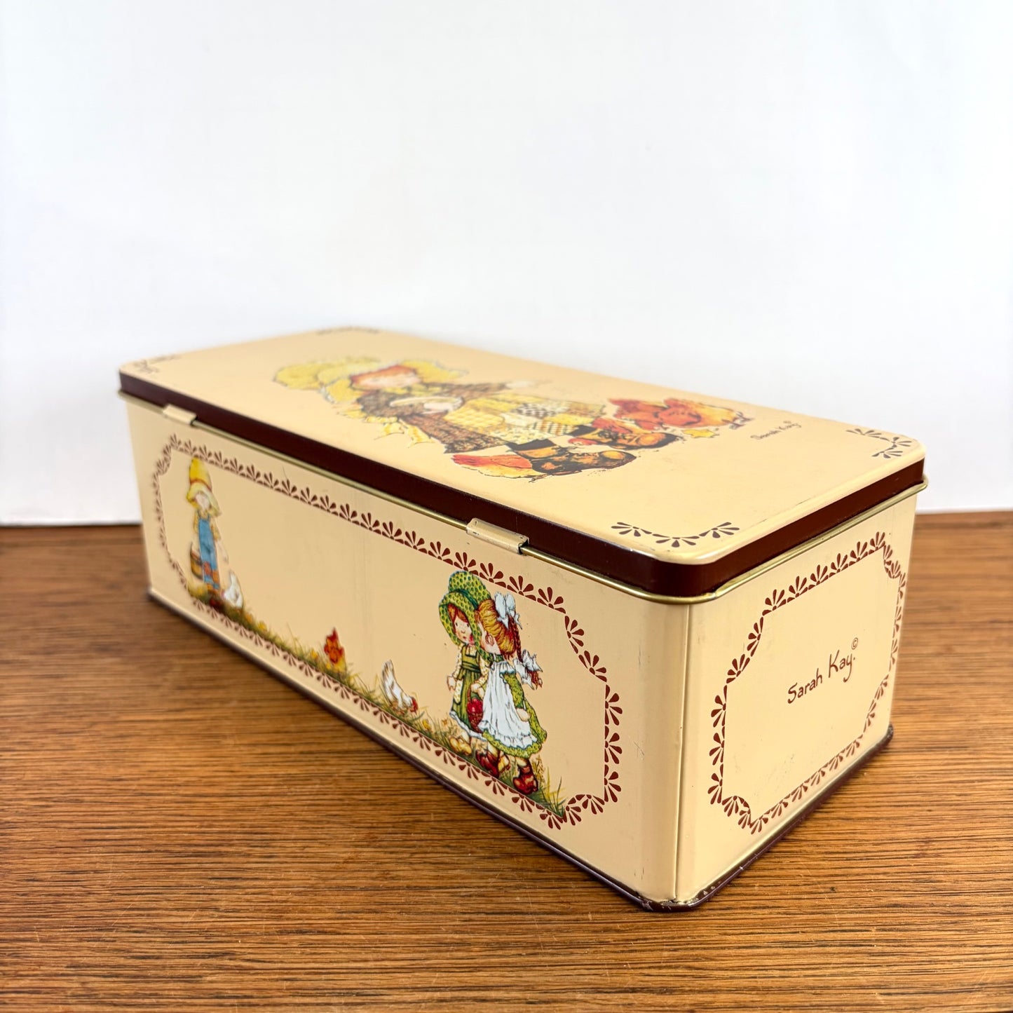 Vintage Sarah Kay blik ontbijtkoek creme
