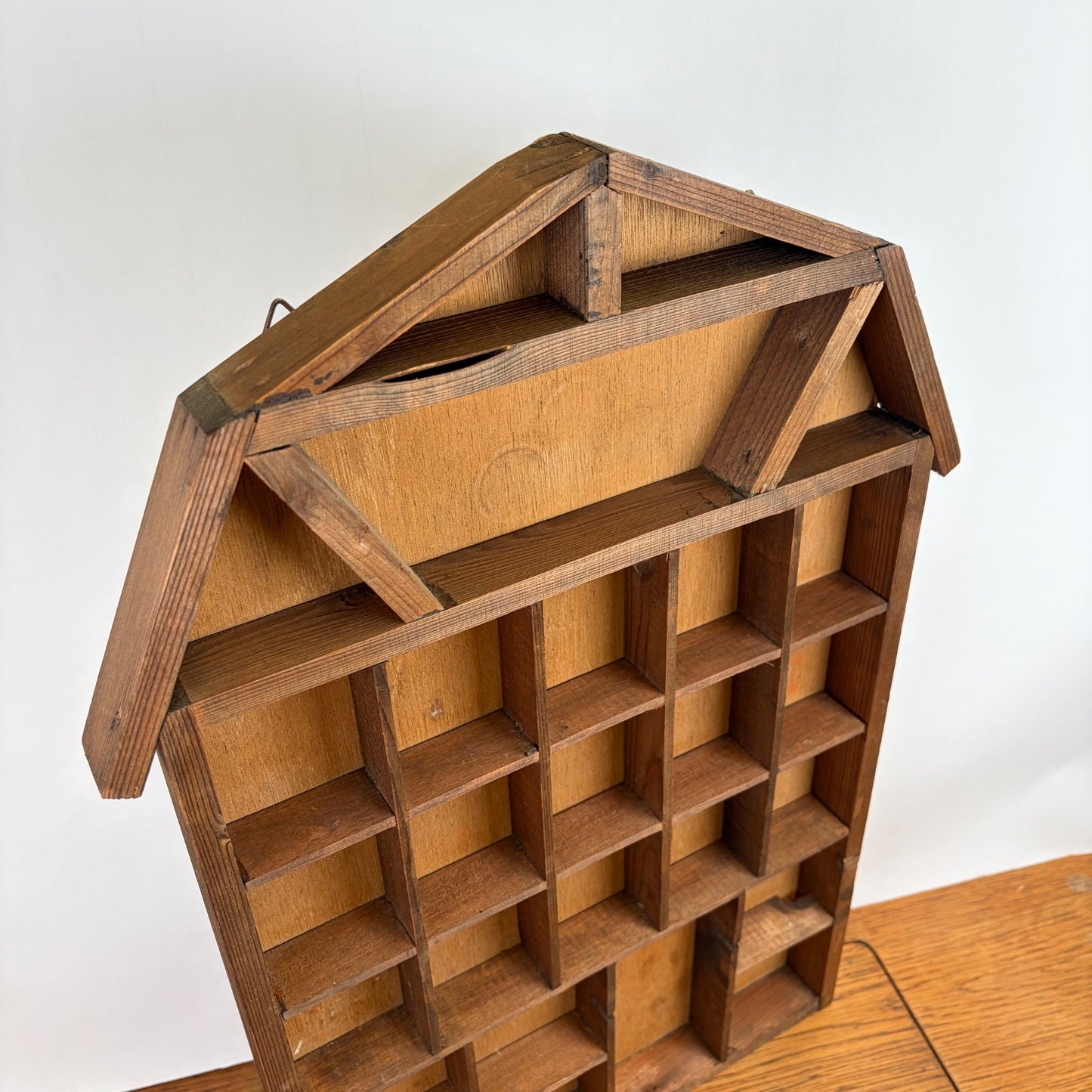Vintage houten letterbak huisje