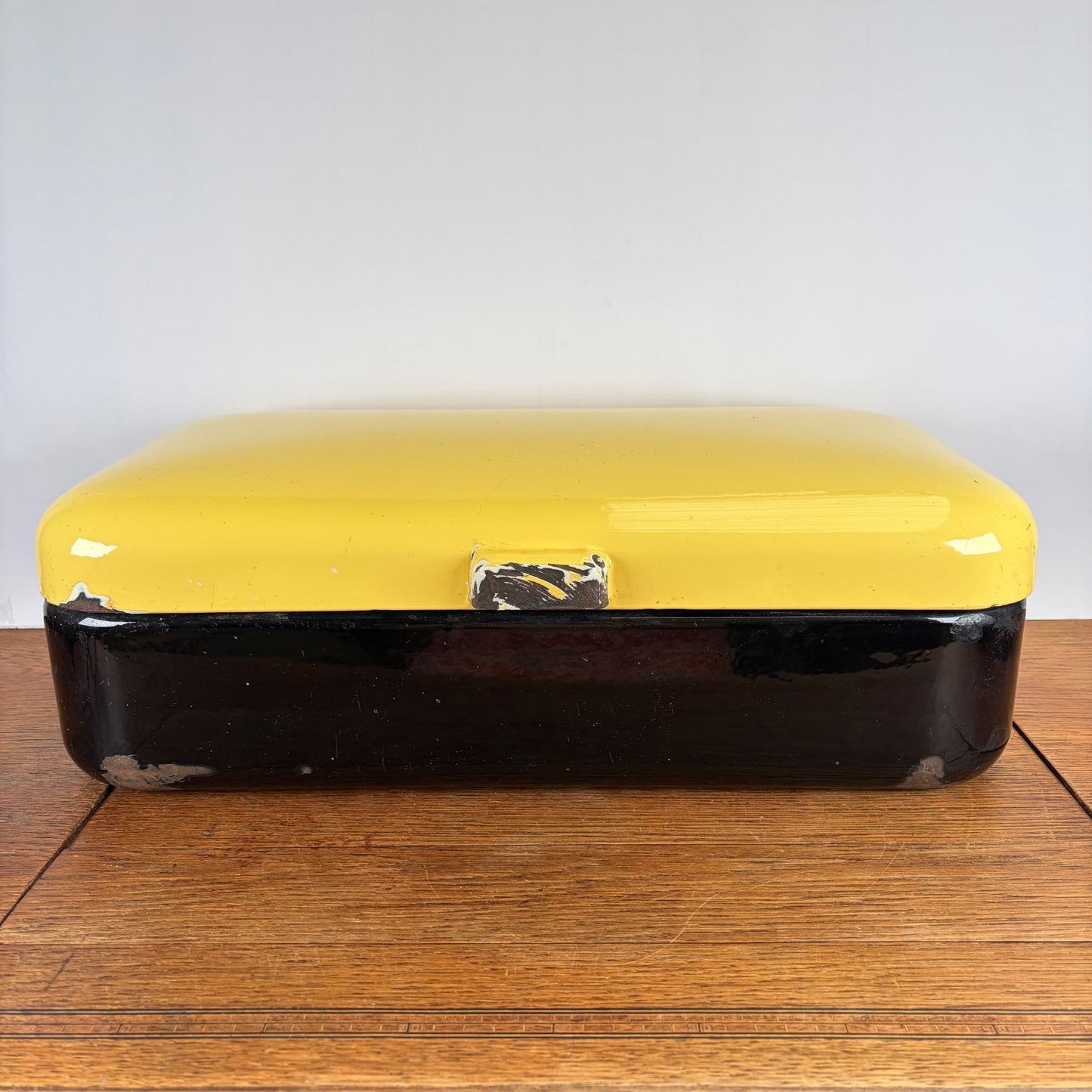 Vintage emaille broodtrommel geel zwart