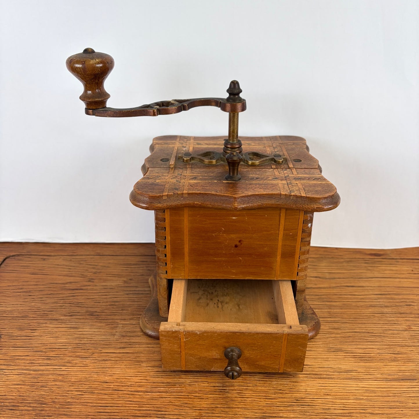 Vintage houten koffiemolen