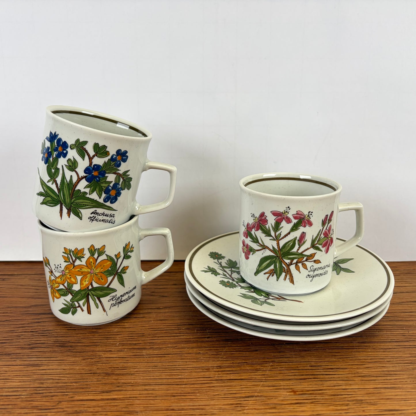 Wilde bloemen kop en schotels Douwe Egberts
