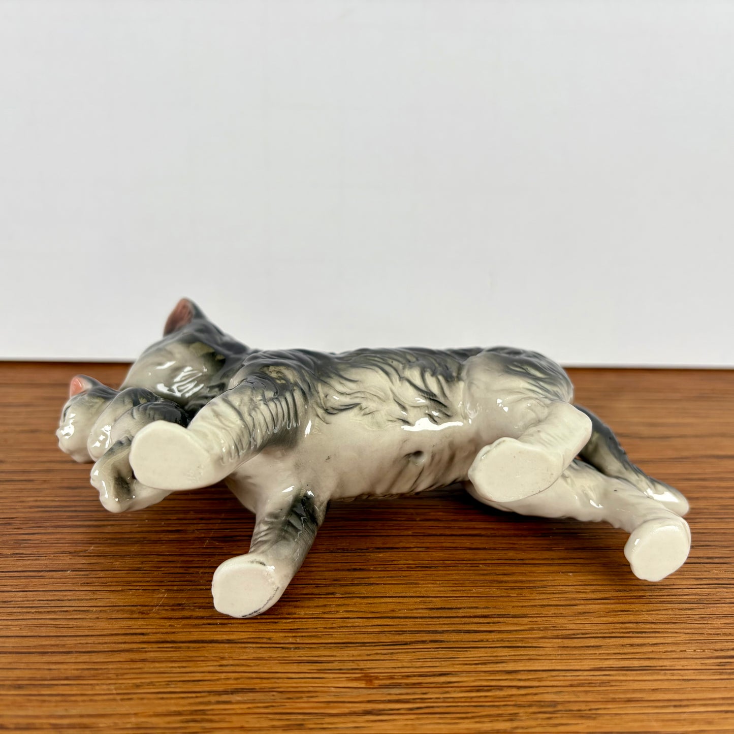 Vintage porseleinen kat met kitten