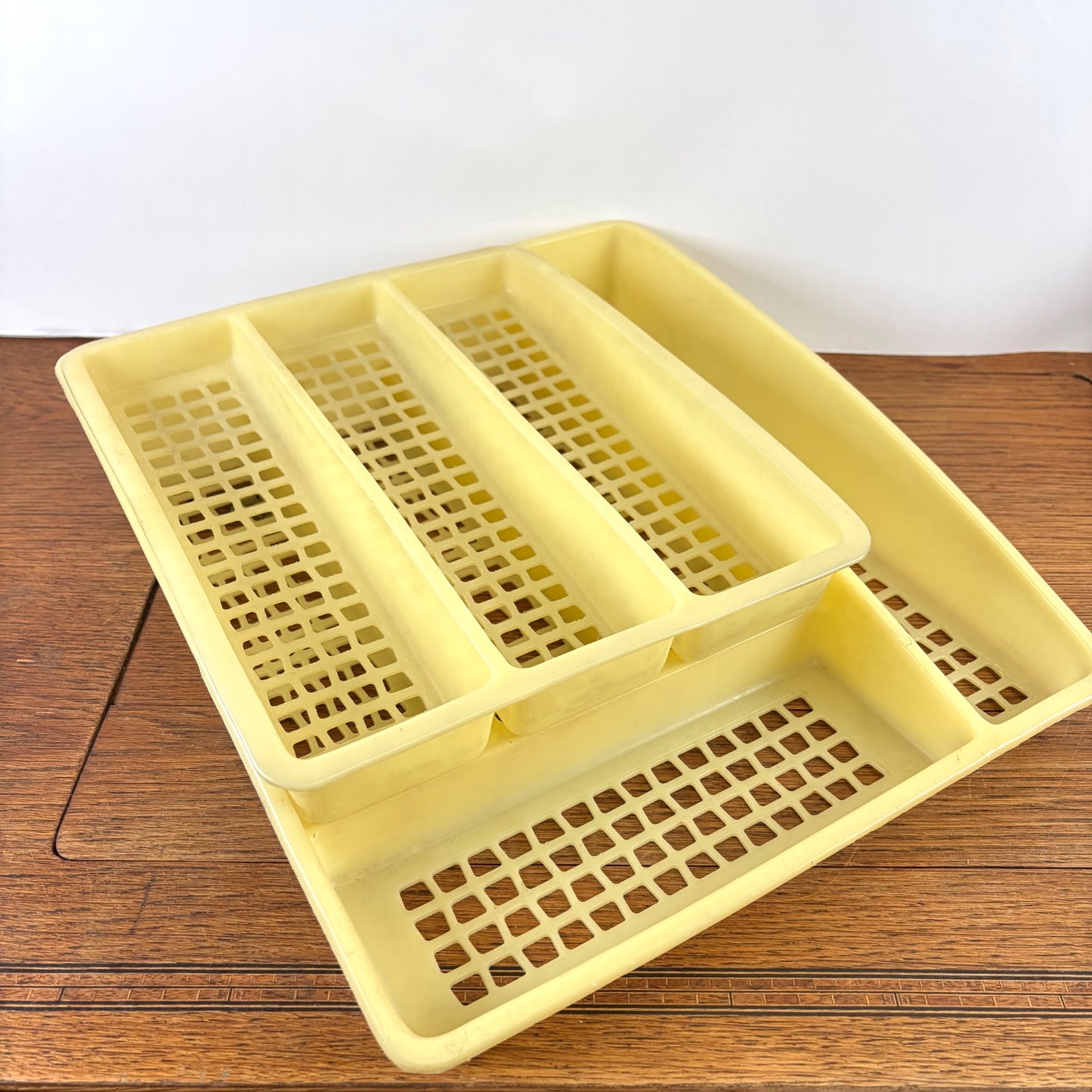 Vintage plastic dubbele bestekbak geel