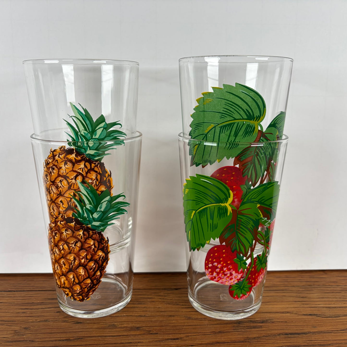 Vintage glazen met fruitmotief