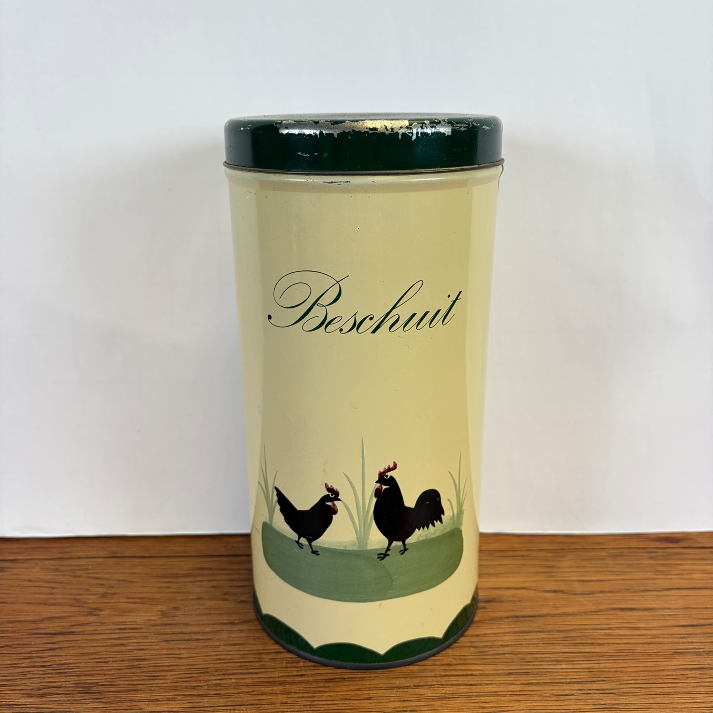 Vintage beschuitbus met kipjes