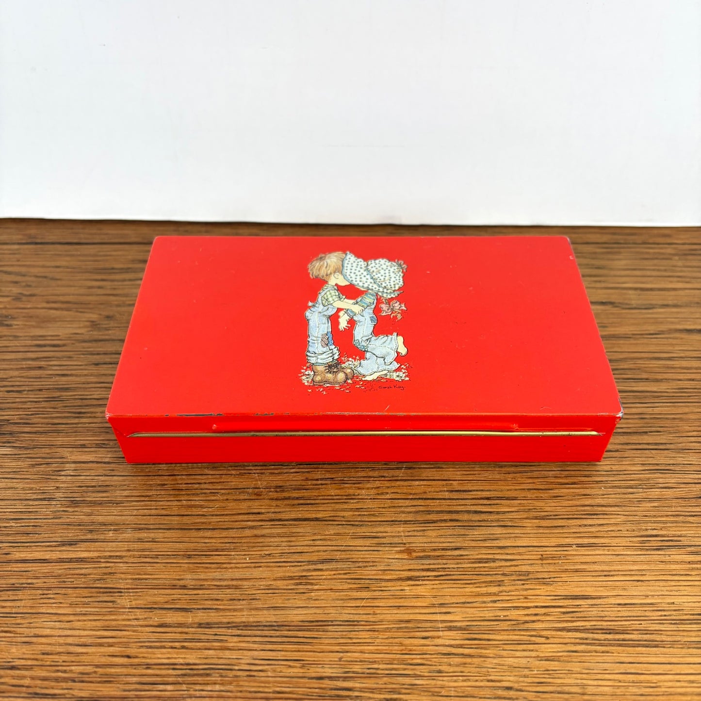 Vintage Sarah Kay blikje rood