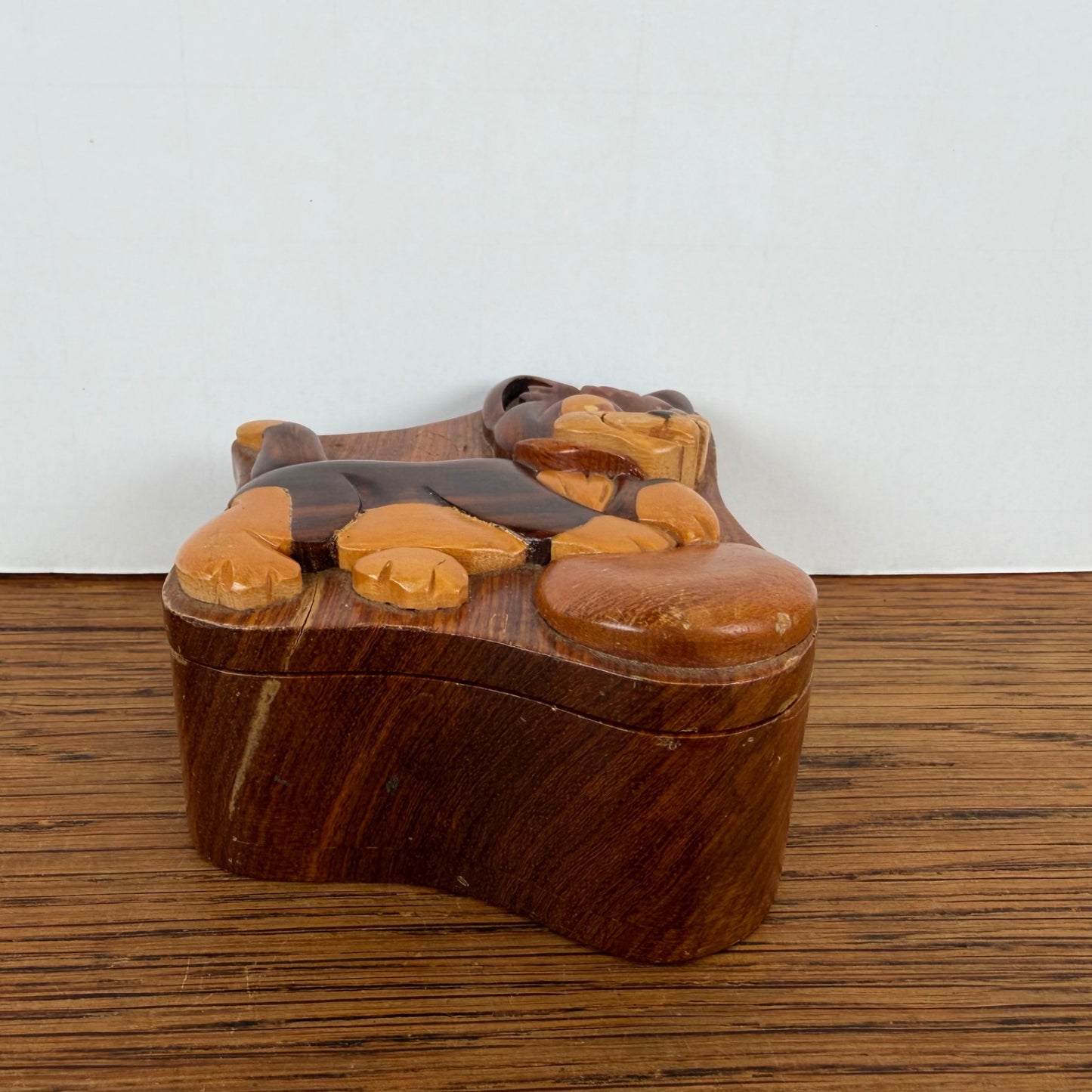 Vintage houten doosje kat met bal