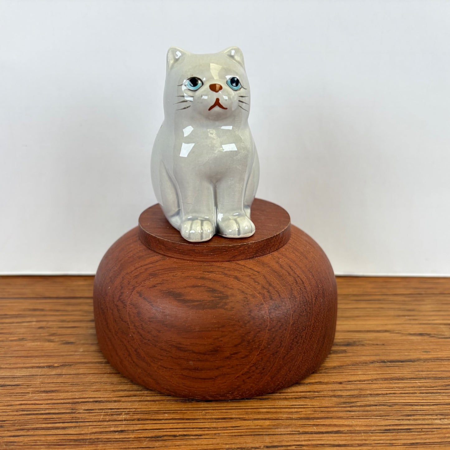 Vintage grijs keramiek kattenbeeldje