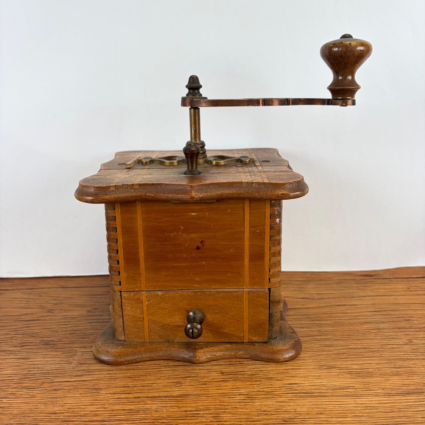 Vintage houten koffiemolen