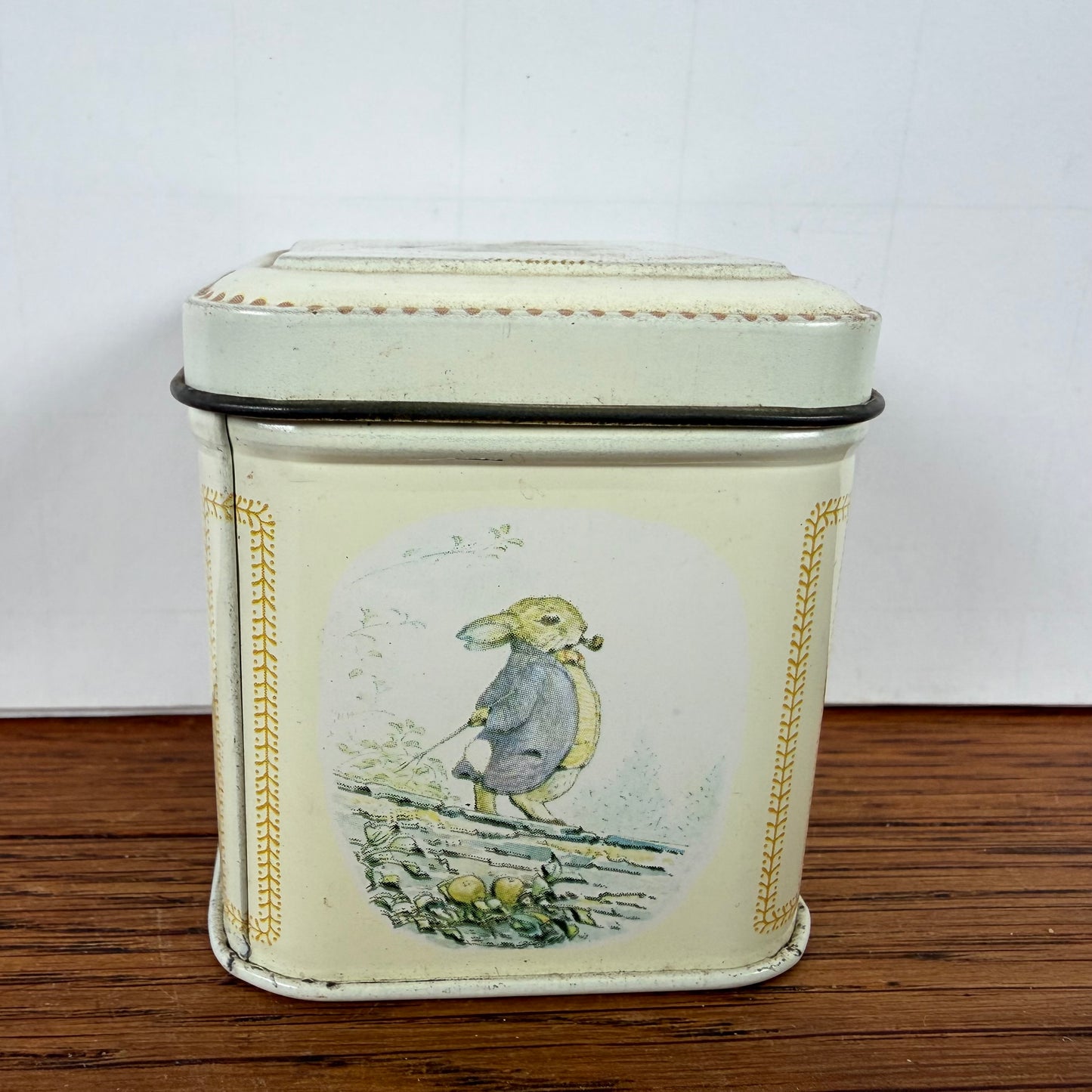 Vintage blikje Peter rabbit