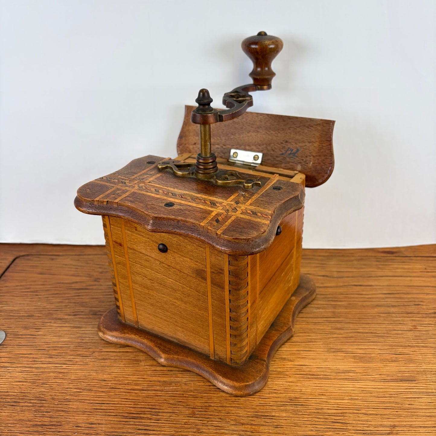 Vintage houten koffiemolen