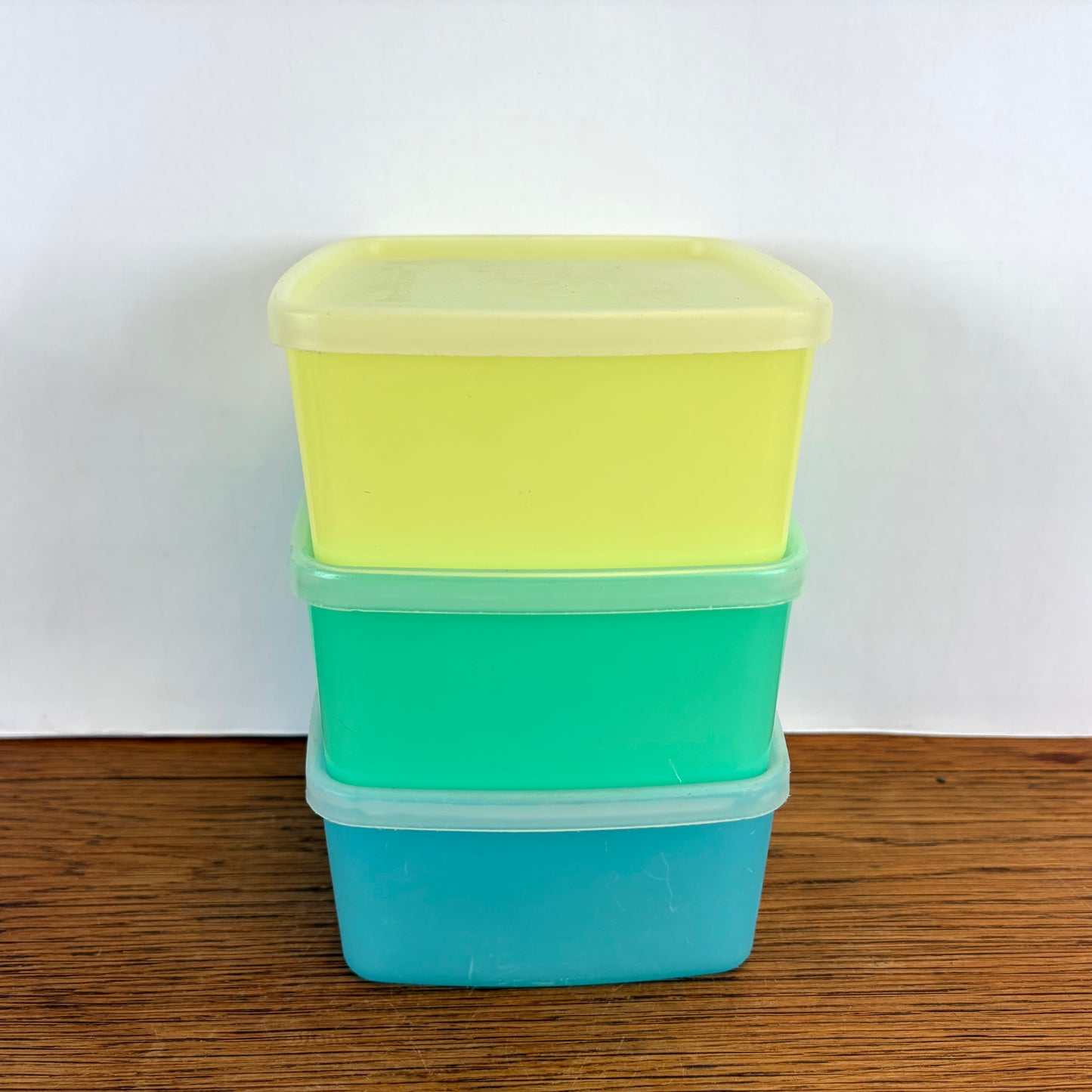 Vintage Tupperware bakjes pastel geel, groen en blauw