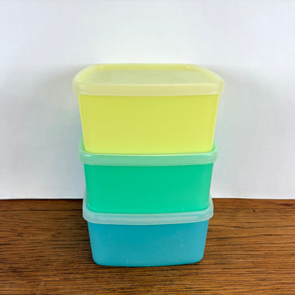 Vintage Tupperware bakjes pastel geel, groen en blauw