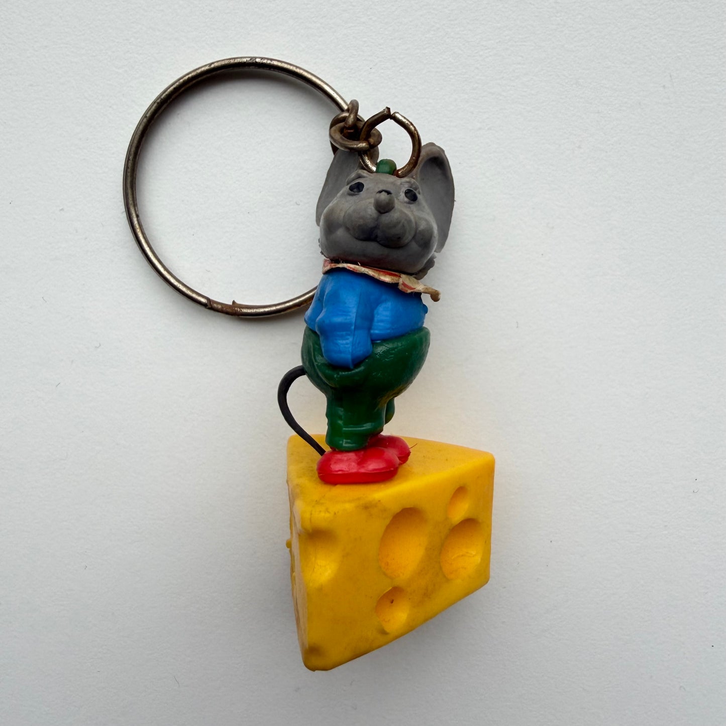 Vintage sleutelhanger muis op kaas